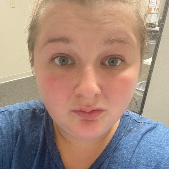 Meet your Posher, Julie - Picture 1 of 1